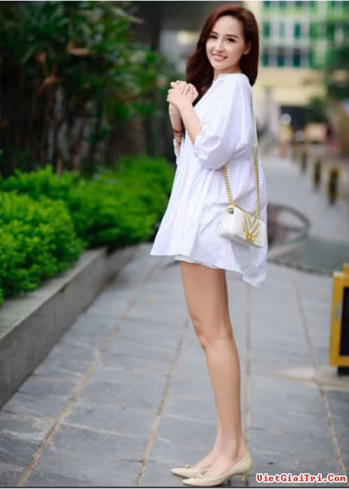 Nàng hậu khiến nhiều cánh mày râu tiếc nuối khi tiết lộ là hoa có chủ.