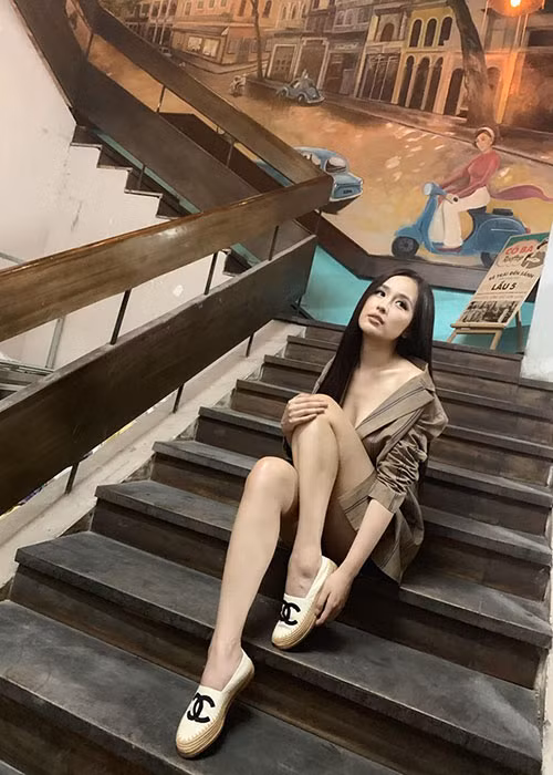 Vóc dáng quá đỗi gợi cảm của nàng hậu khiến cư dân mạng phải trầm trồ, khen ngợi.