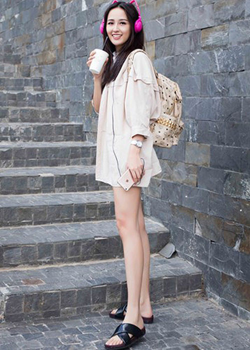 Nàng hậu thường xuyên chi số tiền lớn để mua sắm hàng hiệu, có khi chỉ để trưng bày.