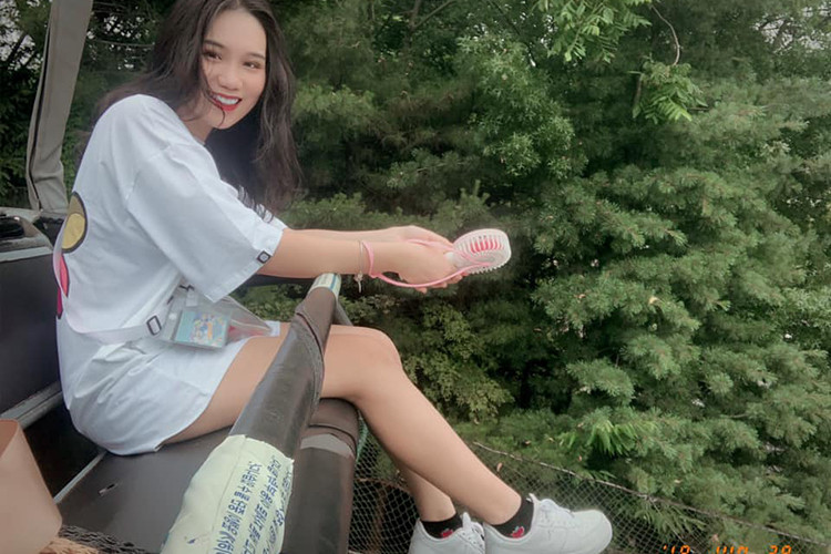 Ở tuổi 17, Khánh Ngân có chiều cao nổi trội 1m72.