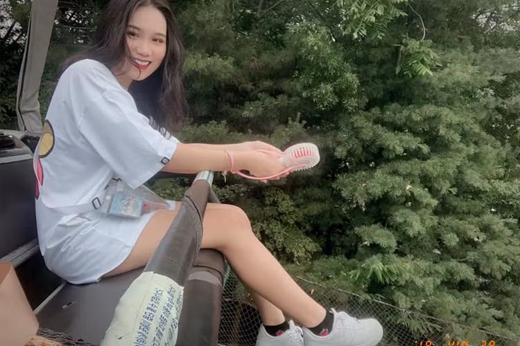 Ở tuổi 17, Khánh Ngân có chiều cao nổi trội 1m72.