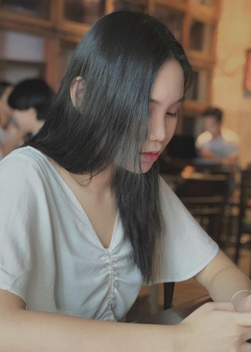 Khánh Ngân được nhận xét thừa hưởng nhiều nét đẹp ngày còn trẻ của Trịnh Kim Chi.