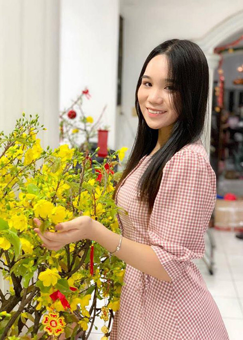 Con gái xinh đẹp không kém hot girl nhưng Trịnh Kim Chi không muốn con gái đi thi hoa hậu hay tham gia nghệ thuật.