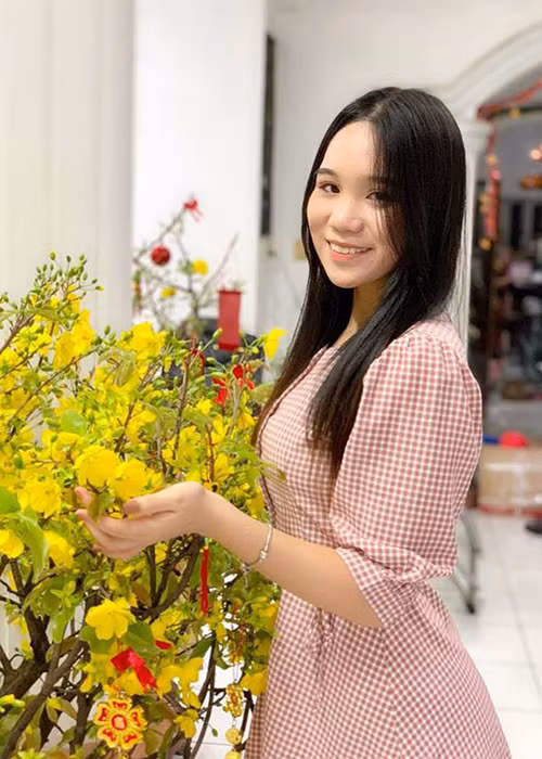 Con gái xinh đẹp không kém hot girl nhưng Trịnh Kim Chi không muốn con gái đi thi hoa hậu hay tham gia nghệ thuật.