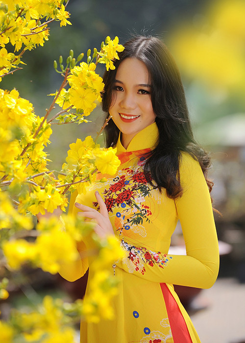 Trước khi về làm trong công ty của gia đình, Khánh Ngân muốn xin làm tiếp viên hàng không, khám phá nhiều nơi trên thế giới.