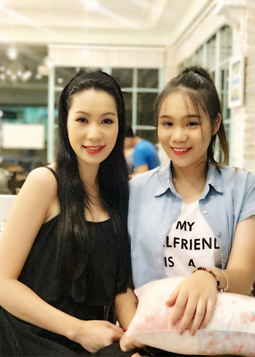 Theo Zing, Khánh Ngân dự định theo học ngành quản trị kinh doanh sau khi tốt nghiệp cấp ba, nhằm tiếp quản công việc kinh doanh của bố.