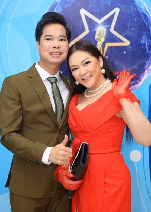 Ngọc Sơn cho hay, anh rất yêu mến Như Quỳnh, từ 20 năm trước nhưng giờ đây họ chỉ là hai anh em thân thiết với nhau trong nghề và trong cuộc sống đời thường.