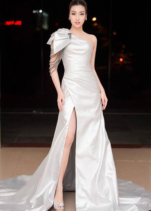 Trước chiến thắng của Thùy Linh, Đỗ Mỹ Linh gửi lời chúc mừng đến đàn em sẽ có những ngày tháng thanh xuân thật đẹp với cương vị mới và thật tỏa sáng tại đấu trường nhan sắc quốc tế sắp tới. Ảnh: FBNV