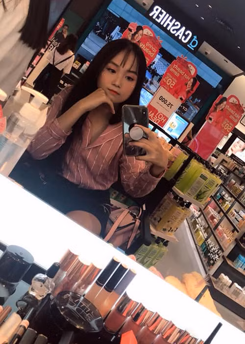 Bùi Hà Nghi Phương lớn phổng phao, ra dáng thiếu nữ sau 2 năm chính thức lộ diện trước công chúng.