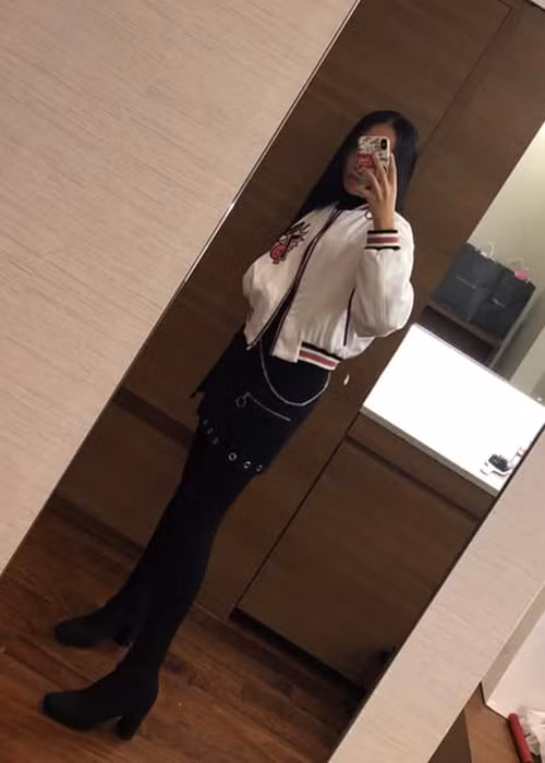 Vóc dáng của con gái Phương Thanh thon gọn hơn so với trước kia.