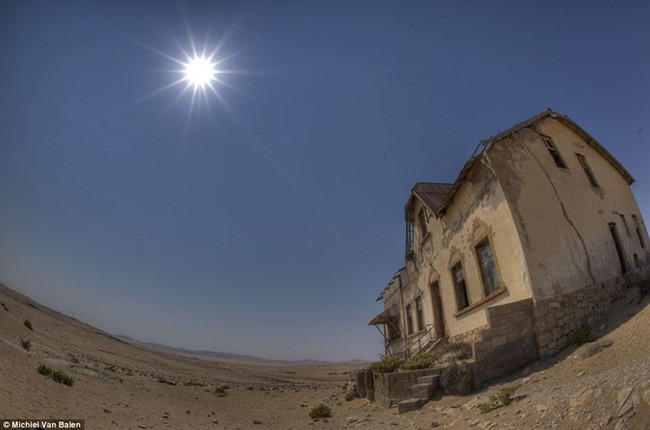 Những cư dân giàu có ở đây từng chi tiền nhập nước sạch về từ Cape Town, Nam Phi cách đó 1000km.