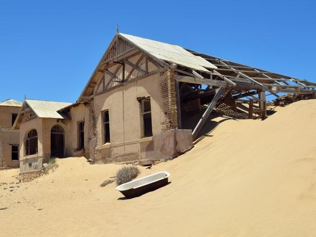 Tuy nhiên có thông tin khác cho hay khi giá kim cương bắt đầu giảm sau Thế chiến 2, thị trấn bắt đầu không còn thịnh vượng, đặc biệt là sau khi kim cương được tìm thấy ở khu vực phía Nam.