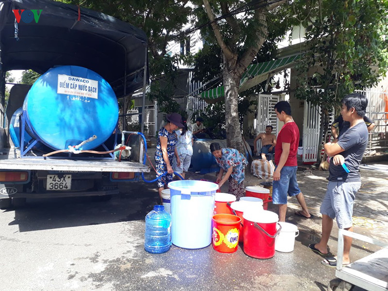 Cuoc song nguoi dan Da Nang dao lon do thieu nuoc sinh hoat-Hinh-2