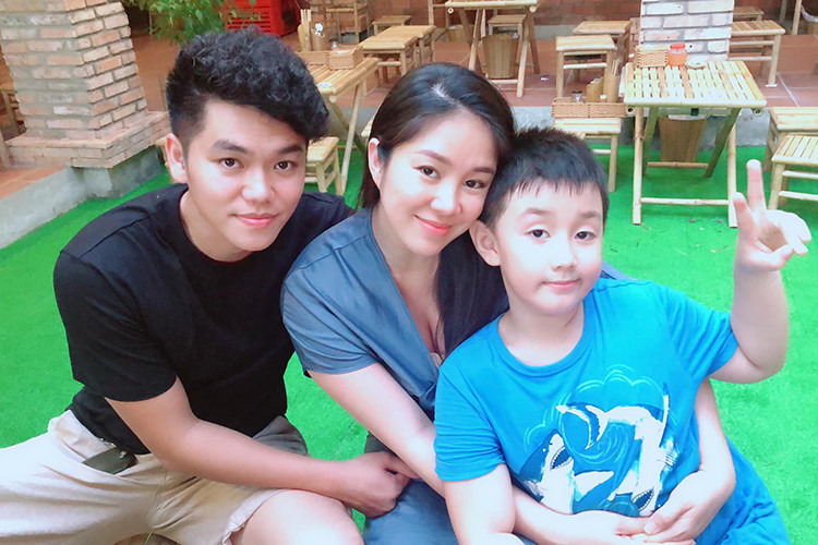 Trung Kiên - chồng trẻ của Lê Phương cũng được biết đến là ông bố dượng cưng chiều con riêng của vợ.