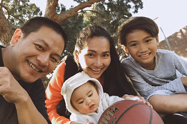 Doanh nhân Andy cũng khiến nhiều người ngưỡng mộ khi yêu chiều bé Sonic - con trai của Kim Hiền.