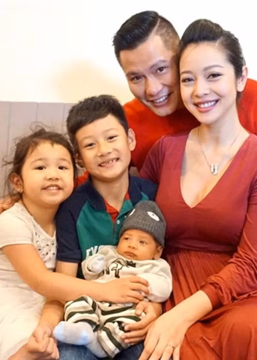 Doanh nhân Đức Hải cùng Jennifer Phạm hiện đã đón bé Bảo Nam về Việt Nam sống cùng bố mẹ và các em.
