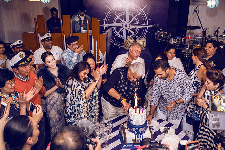 Mỹ nhân Việt cùng các khách mời chúc mừng sinh nhật ngài tỷ phú Ấn Độ.