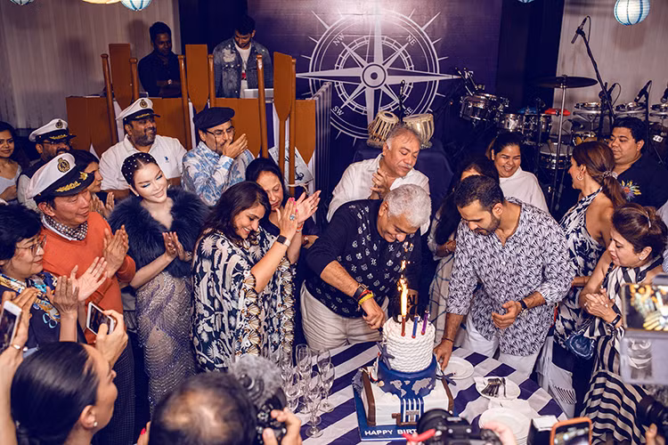 Mỹ nhân Việt cùng các khách mời chúc mừng sinh nhật ngài tỷ phú Ấn Độ.