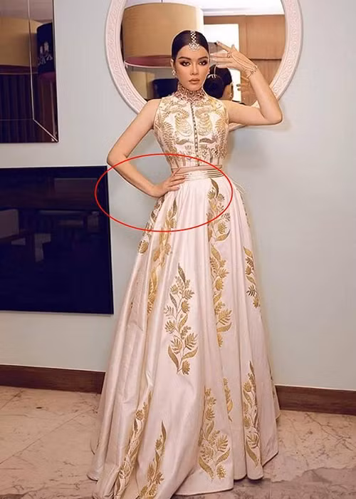 “Trong giới nghệ sĩ và ngay cả những người bình thường thì có ai chụp ảnh thời trang, mà không có photoshop không? Ngay cả chụp ảnh selfie mà mọi người cũng dùng phần mềm ảo để mình đẹp hơn. Bé chê photoshop non tay thì thôi chị sẽ nhắc nhở bạn chụp ảnh của chị về nhà học thêm vài năm nữa rồi hẳn ra ngoài kiếm sống. Chị cũng chẳng hoàn hảo gì, và có nhiều thứ để bé bóc lắm, nên bé bóc việc khác sẽ đúng đắn hơn thay vì bé bóc chuyện photoshop vì việc đó là điều hiển nhiên khi chúng ta chụp hình bé à”, Lý Nhã Kỳ đáp trả.