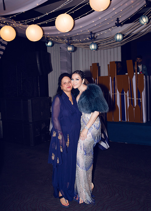 Nữ diễn viên rất thân thiết với gia đình của ngài tỷ phú.