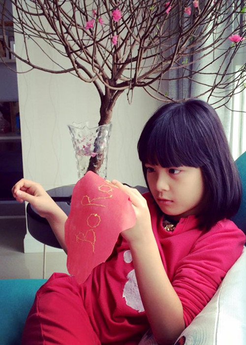 Sau khi rời “Bố ơi! Mình đi đâu thế?”, con gái của MC Phan Anh trở về cuộc sống thường ngày.