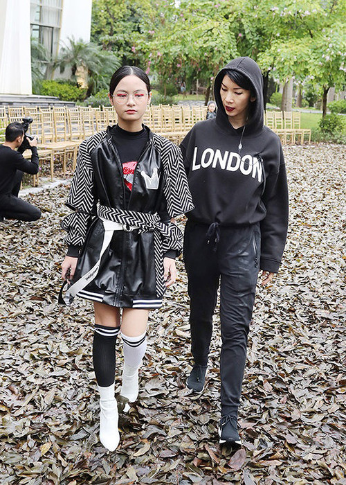 Con gái của MC Phan Anh thừa hưởng chiều cao nổi bật của bố.