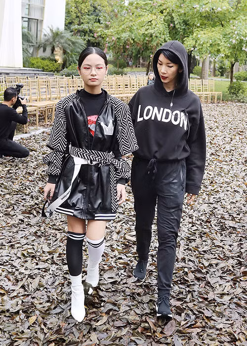 Con gái của MC Phan Anh thừa hưởng chiều cao nổi bật của bố.