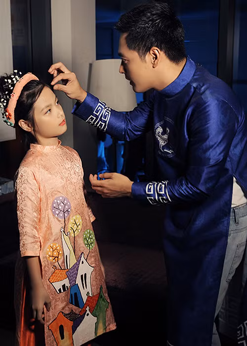 Bé Bo thi thoảng làm người mẫu sau khi rời chương trình “Bố ơi! Mình đi đâu thế?”.