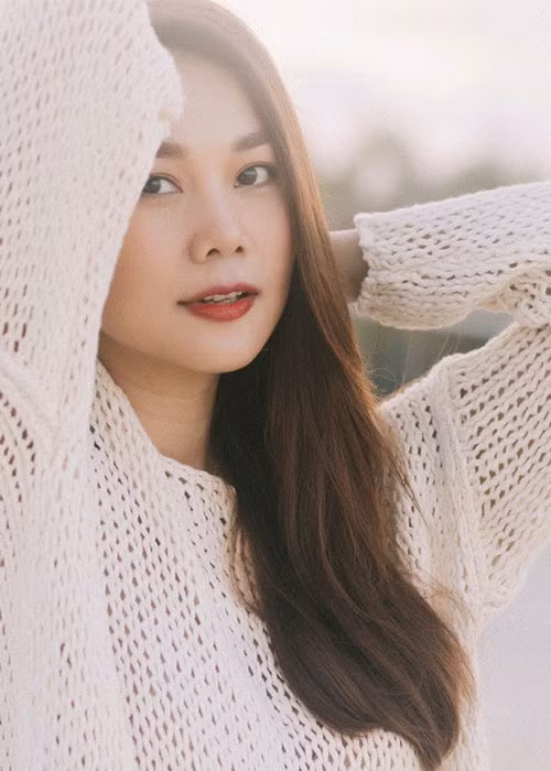 Siêu mẫu Thanh Hằng từng bị tố lén lút qua lại với doanh nhân T - người đã có vợ và hai con. Trước lời tố, Thanh Hằng không đôi co và chỉ một lần trả lời báo giới.