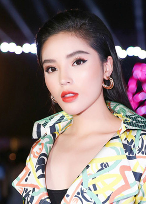 Thư Dung ngầm tố Hoa hậu Kỳ Duyên là người thứ 3 chen vào mối quan hệ giữa cô và một bác sĩ thẩm mỹ.