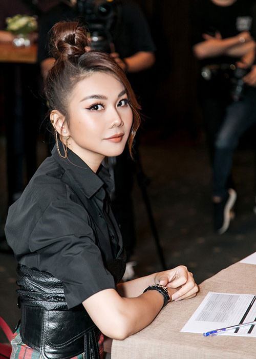 “Tôi hiểu rằng, mình cướp được từ ai đó thì người khác cũng cướp được từ mình. Nếu người đàn ông dễ buông, dễ nắm như thế không phải tuýp người tôi cần”, cô nói.