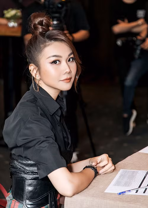 “Tôi hiểu rằng, mình cướp được từ ai đó thì người khác cũng cướp được từ mình. Nếu người đàn ông dễ buông, dễ nắm như thế không phải tuýp người tôi cần”, cô nói.