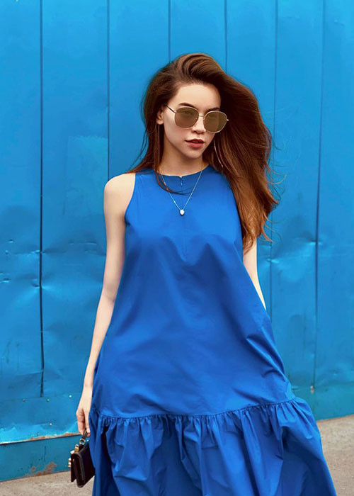 Hà Hồ dửng dưng trong khi đại gia kim cương lên tiếng, anh còn xin lỗi người đẹp. Tuy nhiên, sau này vì sức ép dư luận, cuộc tình giữa đại gia và chân dài này cũng kết thúc.