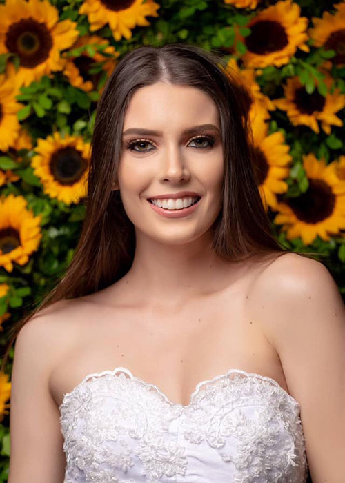 Đại diện Ecuador - Cristina Hidalgo Berry năm nay 22 tuổi, là người mẫu.