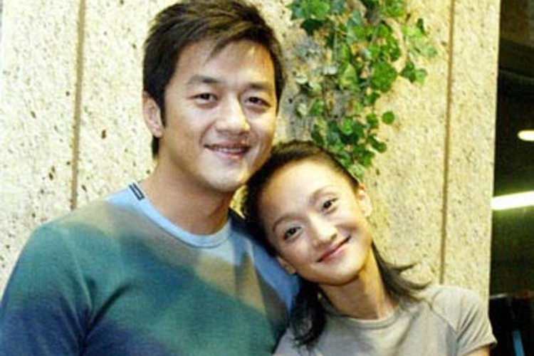 Châu Tấn và Lý Á Bằng đã dự tính đến một đám cưới trong tương lai. Tuy nhiên, cuộc tình chỉ kéo dài 2 năm.