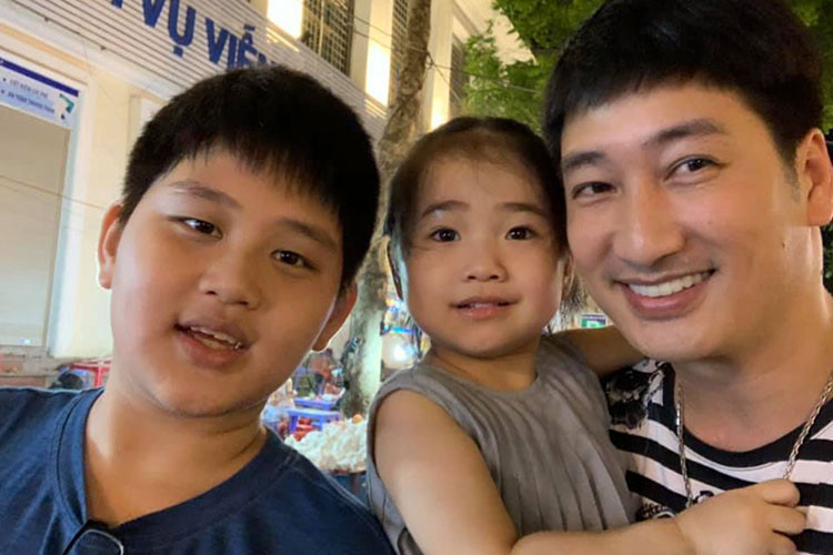 Công việc bận rộn nhưng Ngọc Quỳnh vẫn không lơ là quan tâm, chăm sóc gia đình.