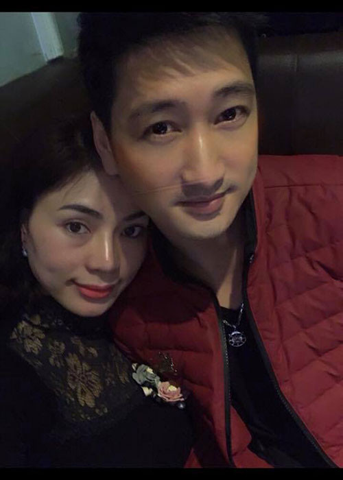 Ngoài đời, Ngọc Quỳnh rất quan tâm và chăm lo cho tổ ấm của mình, không phải là người chồng gia trưởng, vũ phu như trong phim.