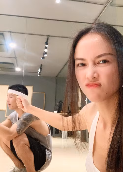 Cặp đôi tin đồn có nhiều bức ảnh chụp chung khi gặp gỡ ở đời thường trong suốt 2 năm qua.