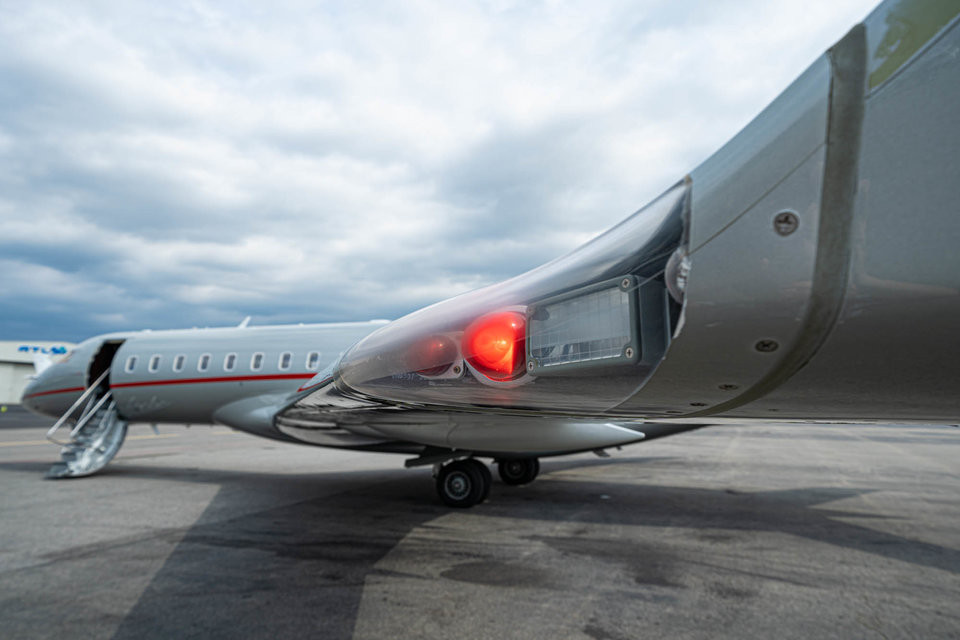 Cánh máy bay thiết kế hiện đại và linh hoạt. (Ảnh: Business Insider)