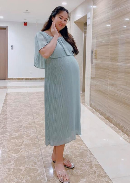 Trong thời gian bầu bí, nữ diễn viên được chồng và gia đình chồng quan tâm, chăm sóc hết mực.