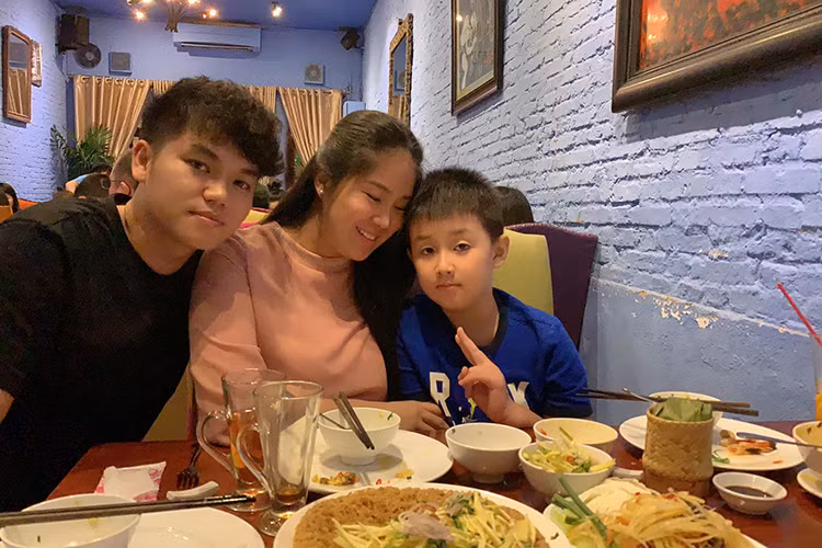 Con trai riêng của Lê Phương cũng quý mến bố dượng.