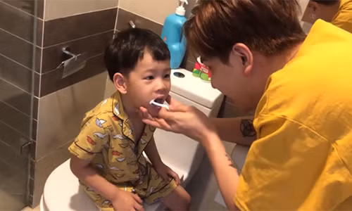 Thu Thuy co “lam mau” hon nhan, loi dung con de PR ban hang?-Hinh-3