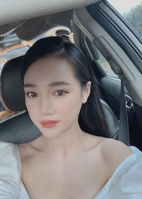 Bà xã của Trường Giang đều đặn chia sẻ hình ảnh của mình đến người hâm mộ.