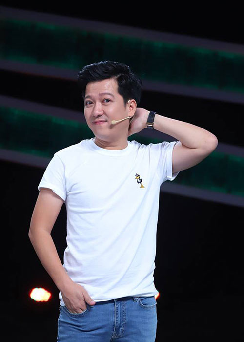 Nam diễn viên hiện đắt show dẫn chương trình, tỏ ra chiều chuộng vợ hết mức.