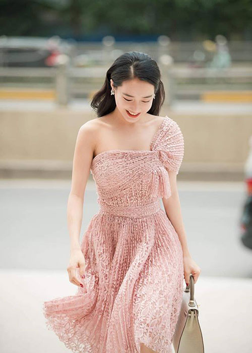 Nhã Phương ngày càng rạng rỡ, có lẽ bởi cô có cuộc sống hôn nhân viên mãn.