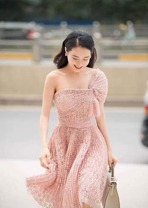 Nhã Phương ngày càng rạng rỡ, có lẽ bởi cô có cuộc sống hôn nhân viên mãn.