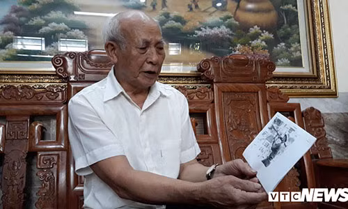 Doan ket hanh trinh tim nguoi linh trong buc anh noi tieng cuoc chien chong TQ-Hinh-4