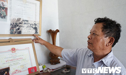 Doan ket hanh trinh tim nguoi linh trong buc anh noi tieng cuoc chien chong TQ