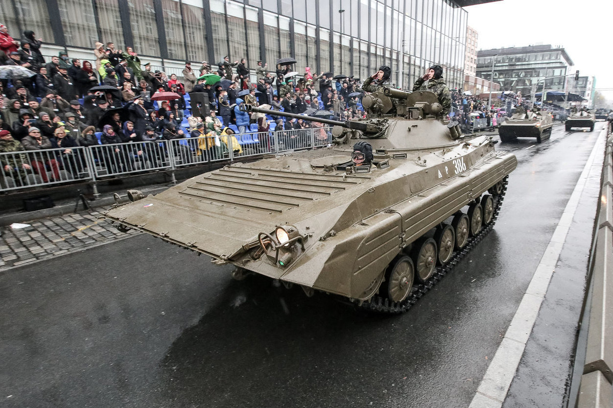 Xe chiến đấu bộ binh BVP-2 được Tiệp Khắc chế tạo theo giấy phép sản xuất loại BMP-2 của Liên Xô. Hiện Czech có trong tay 185 chiếc loại này, ngoài ra còn có 147 chiếc BVP-1. Nguồn ảnh: Lisa Fernando