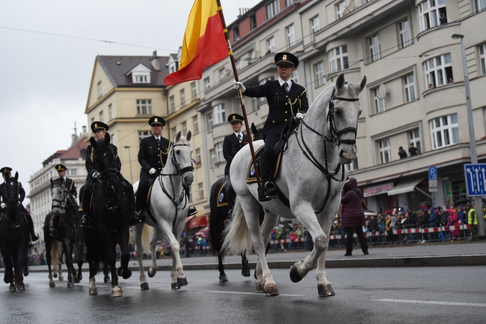 Hoanh trang cuoc duyet binh lon nhat trong lich su Cong hoa Czech